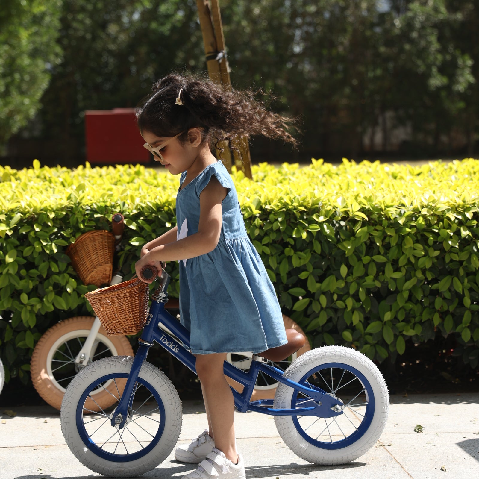 kid-with-balance-bike