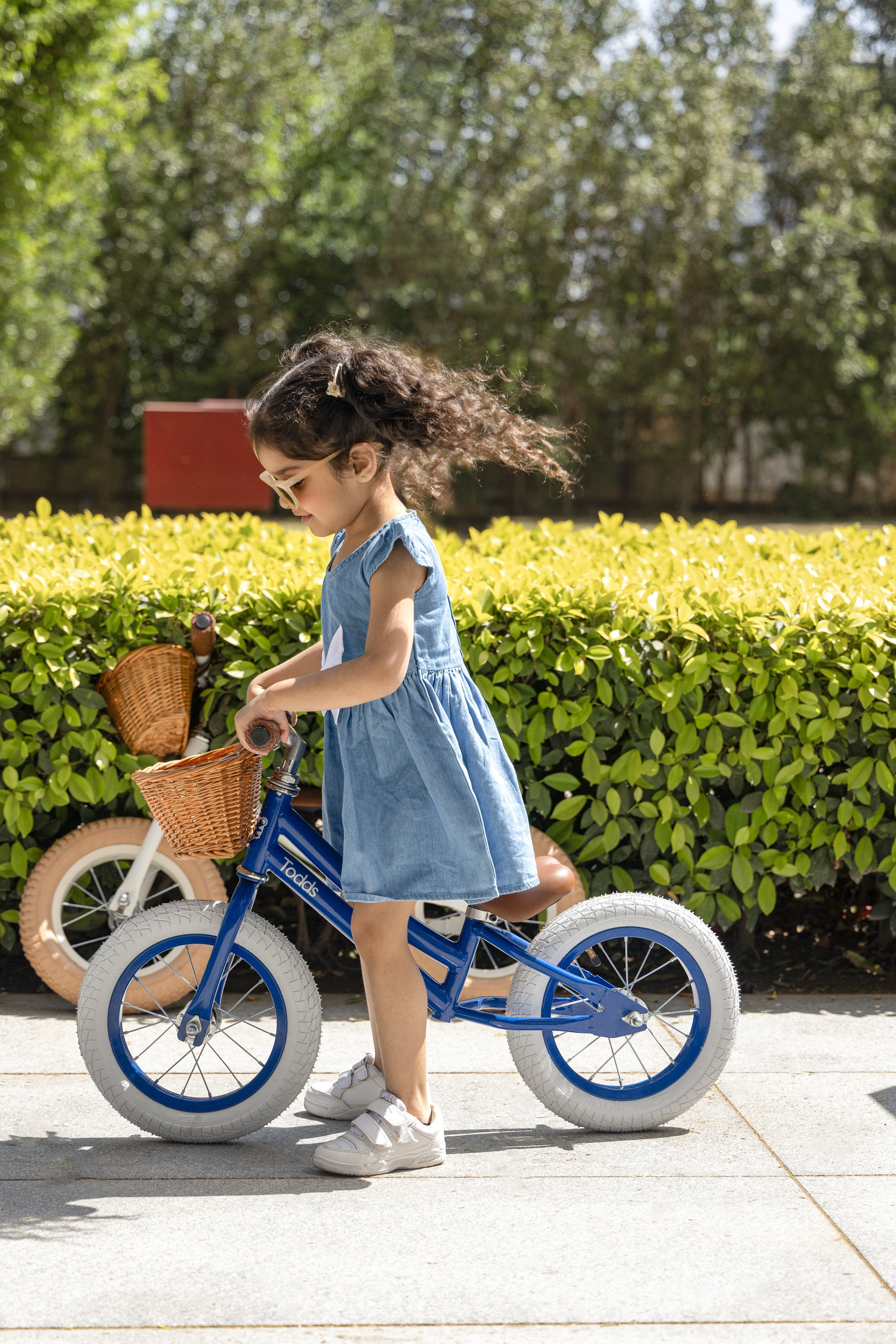 kid-with-balance-bike